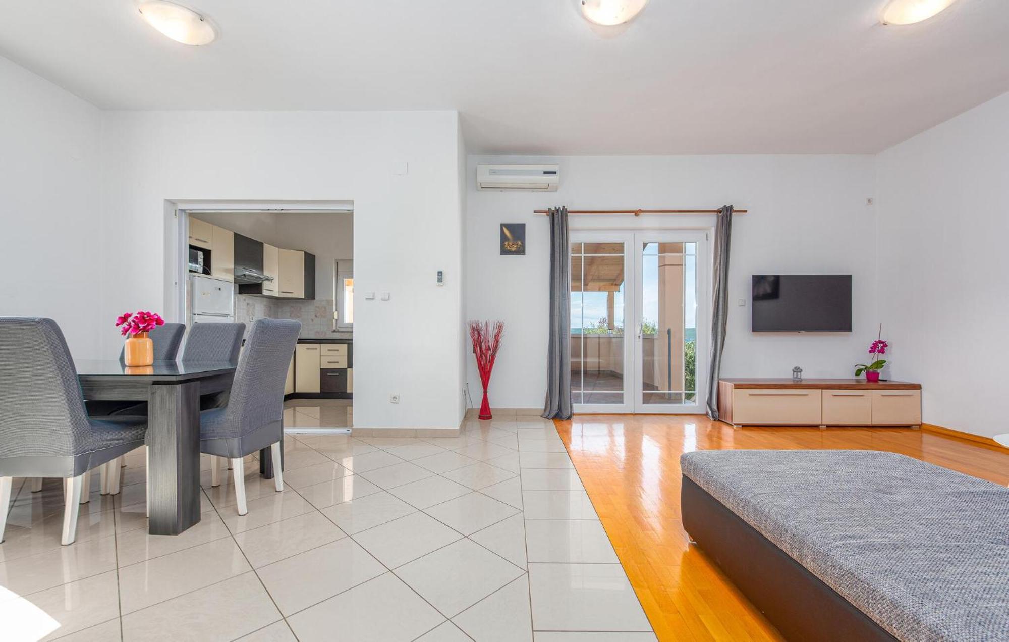 Beautiful Apartment In Maslenica With Kitchen Экстерьер фото